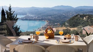 Departamento Confort, vista al mar | Restaurante al aire libre