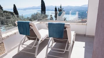 Leilighet – comfort, sjøutsikt | Overnattingsstedets uteområder