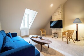 Living area - In the village, facing the castle: La "Maison in Montsoreau". Up to 6 guests (Montsoreau)