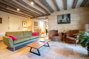 Living area - In the village, facing the castle: La "Maison in Montsoreau". Up to 6 guests (Montsoreau)