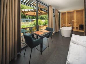 1 bedroom, WiFi - Wake up in your private wellness oasis where a bubbling hot tub, Finnish sauna and starry sky above your bed create pure relaxation together. (Tandel)
