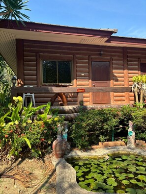 Kamer, 1 twee- of 2 eenpersoonsbedden, uitzicht op tuin | Terrein van de accommodatie