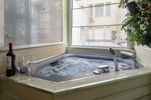 Interior - Marasli 29 1bdr·Serenity Escape with Jacuzzi (Athens)