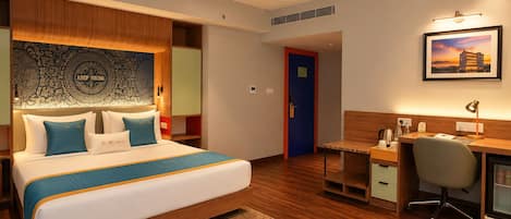 Junior Suite | In-room safe, iron/ironing board (on request), WiFi (free)