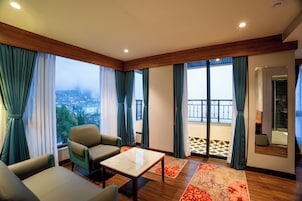 Executive Suite | Living area