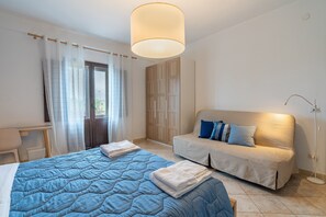 5 chambres, fer et planche à repasser, Wi-Fi, draps fournis