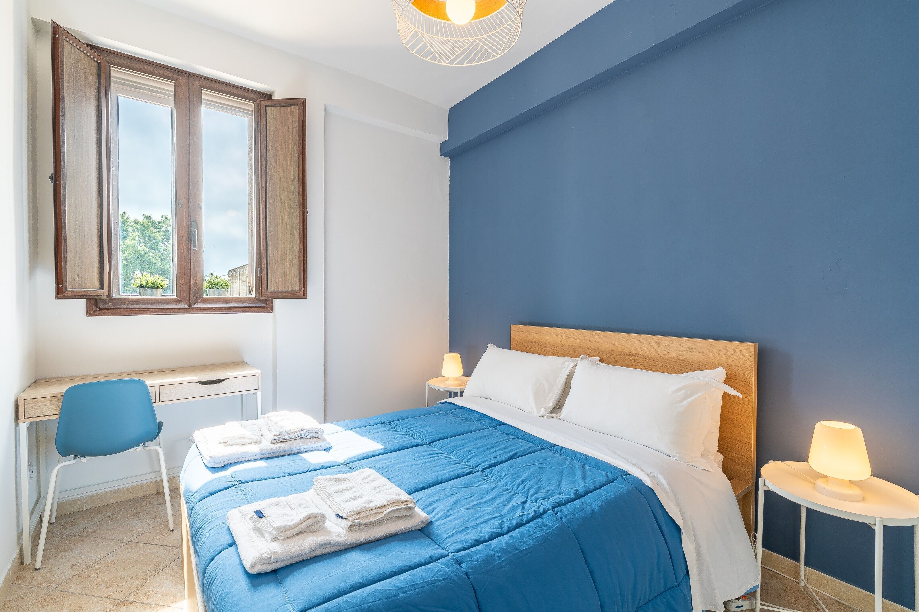 5 habitaciones, tabla de planchar con plancha, wifi y ropa de cama 