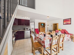 Dining - 700 m to beach – House for 5 with garden (Pléneuf-Val-André)