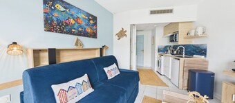 Sea 200m away, shared pool, accommodation for 2