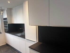 Fridge, microwave, oven, stovetop - City Apartment in Müllheim (Müllheim im Markgräflerland)