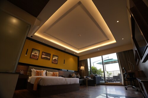 The Murti Hotel and Banquet