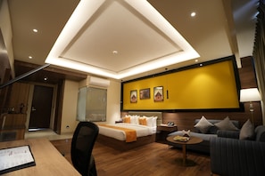 Family Room | Premium bedding, minibar, individually decorated, individually furnished - The Murti Hotel and Banquet (Greater Noida)