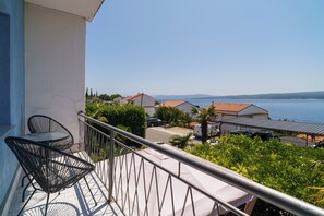 Property grounds - Elegant apartment for 2 with sea view (Dramalj)