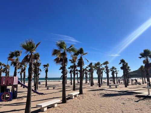 Sweet Escape- Beachfront Apartment