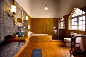 Luxury Villa, Garden View | Bathroom - ELIVAAS Terra Rosa 4 BHK Villa With Pool (Chorao)