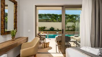 Suite de lujo, vistas a la piscina | Terraza o patio