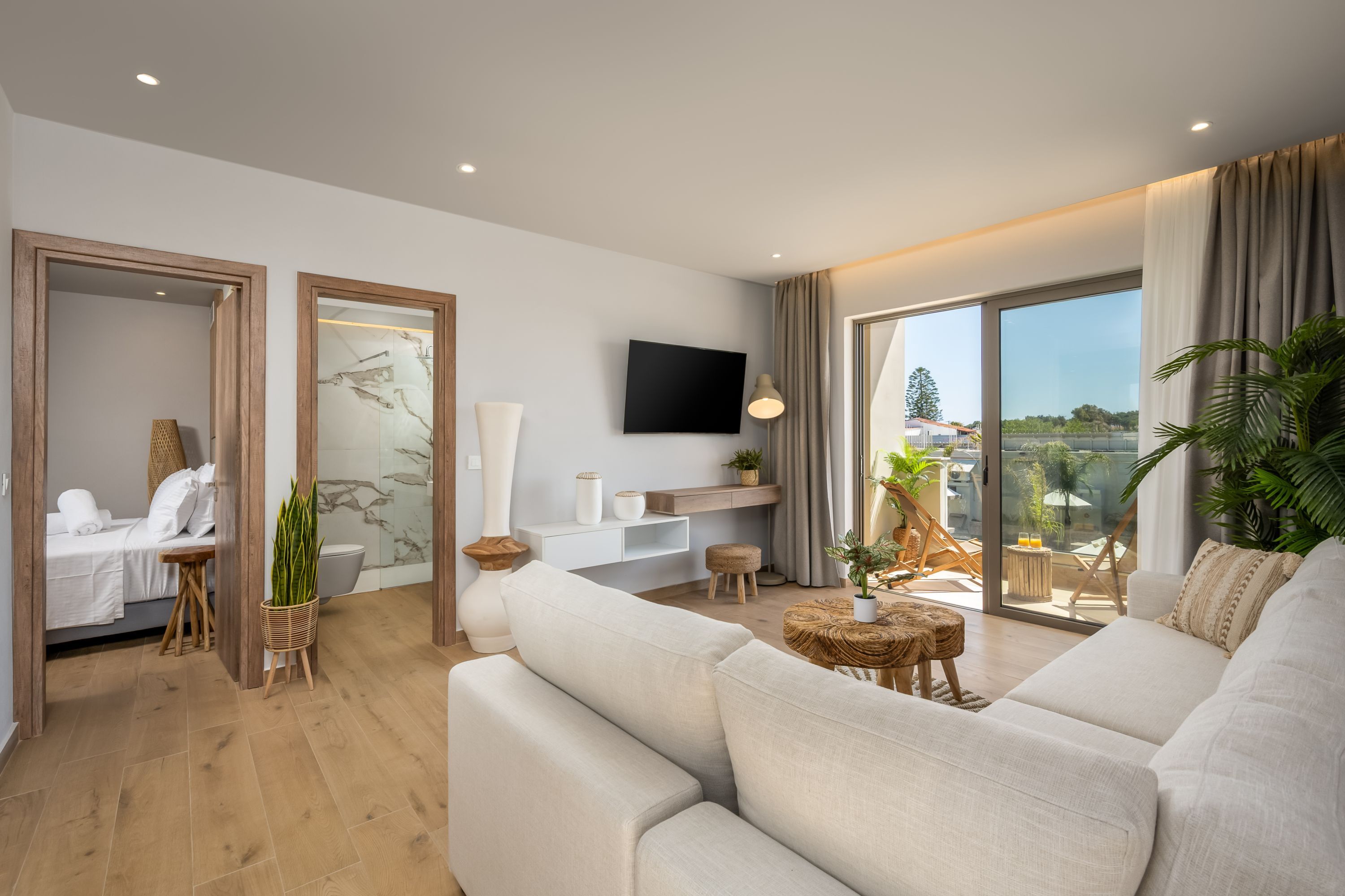 Suite Deluxe, vistas a la piscina | Zona de estar