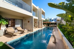 Luxury-Suite, Poolblick | Terrasse/Patio