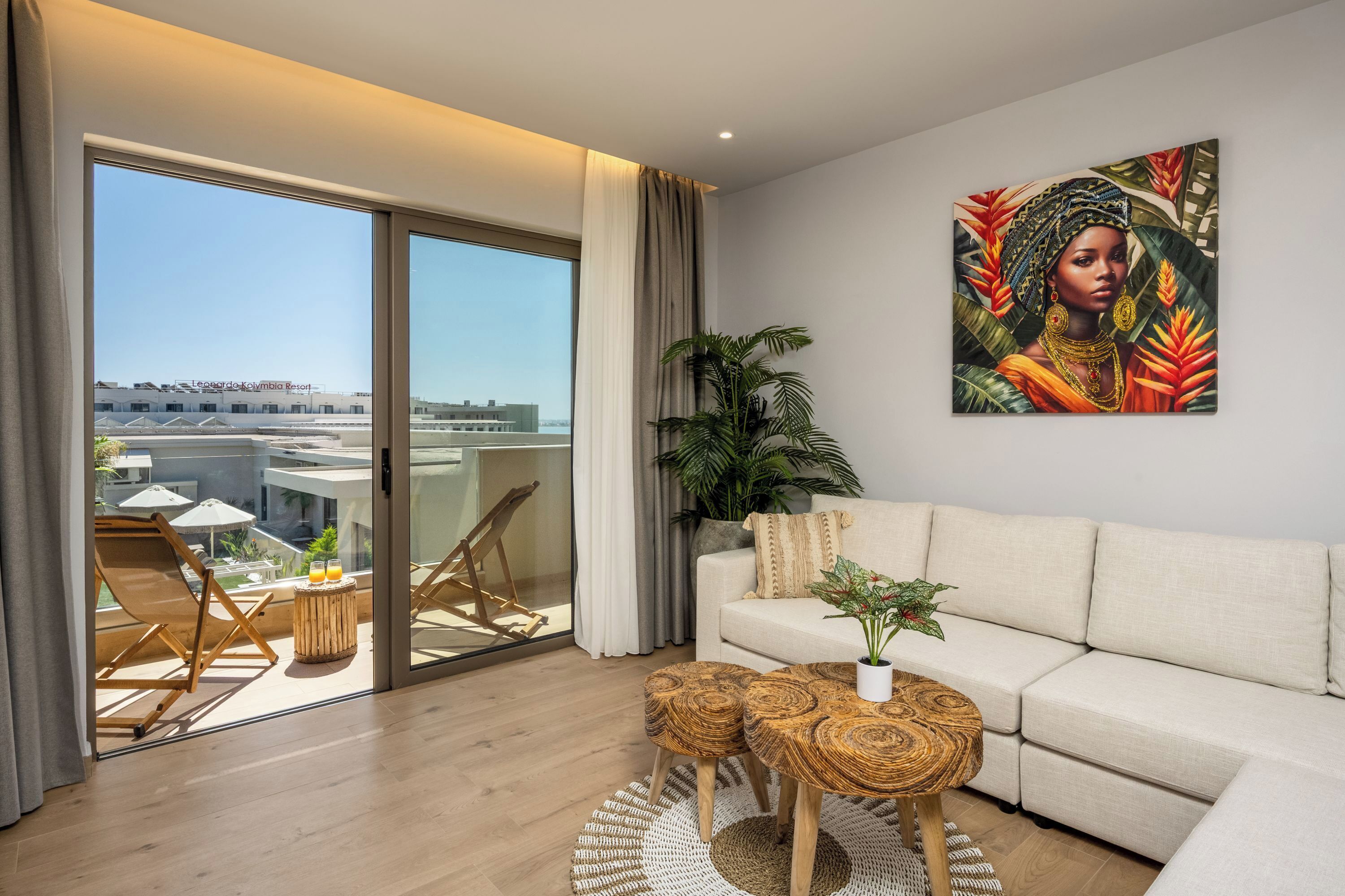 Luxury Suite, Pool View | Living area