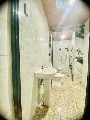 Room, 1 Bedroom, Smoking | Bathroom