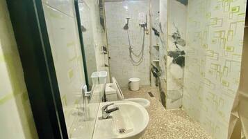 Room, 1 Bedroom, Smoking | Bathroom