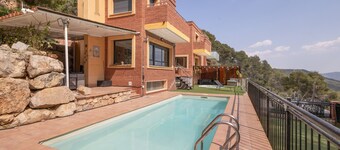 Villa 'Camarassa' with Sea Views, Wi-Fi, and Air Conditioning