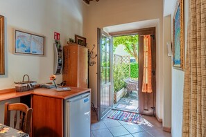 Interior - Holiday Home 'Appartamento Paola, 2km from Lucca Walls' with Wi-Fi and Air Conditioning (Lucca)