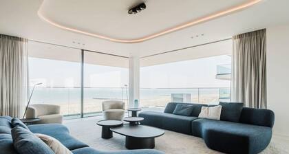 Exclusive apartment with frontal sea view in Residence De Blanke Top