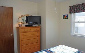 Room - Peaceful Cottage a spacious 4-bedroom getaway (Surf City)