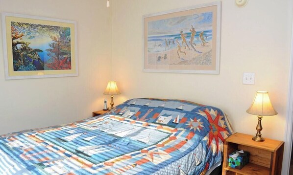 Room - Peaceful Cottage a spacious 4-bedroom getaway (Surf City)