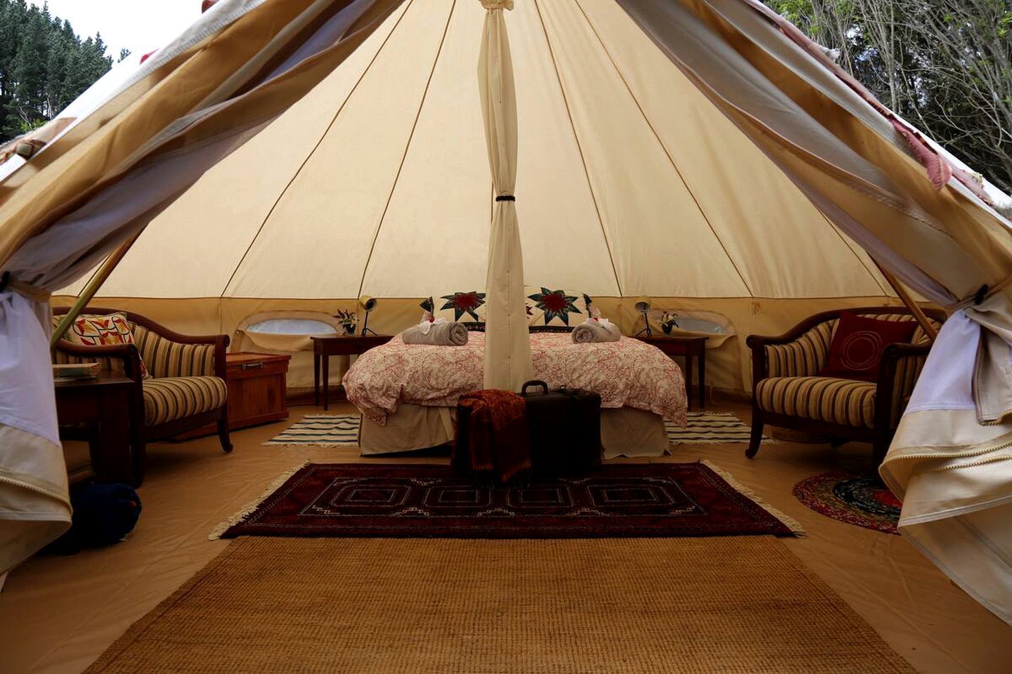 1 bedroom, bed sheets
