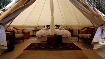 1 bedroom, bed sheets
