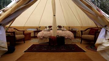 1 bedroom, bed sheets