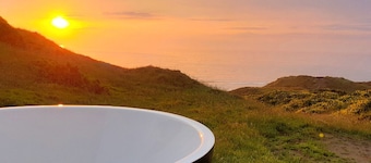 Picturesque Waiuku Accommodation with Amazing Views for Secluded Romantic Getaways, NZ