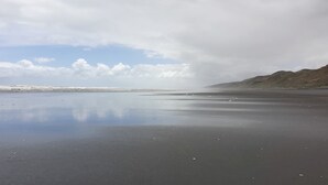 Beach - Picturesque Waiuku Accommodation with Amazing Views for Secluded Romantic Getaways, NZ (Otaua)