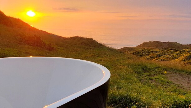 Property grounds - Picturesque Waiuku Accommodation with Amazing Views for Secluded Romantic Getaways, NZ (Otaua)