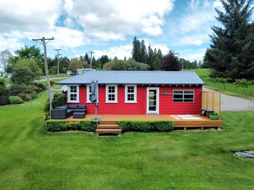 Romantic B&B Cottage Getaway on a Farm in the Countryside near Oamaru, South Island