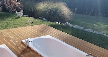 Romantic B&B Cottage Getaway on a Farm in the Countryside near Oamaru, South Island