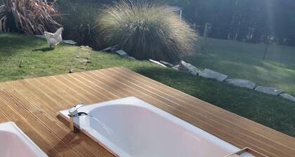 Romantic B&B Cottage Getaway on a Farm in the Countryside near Oamaru, South Island
