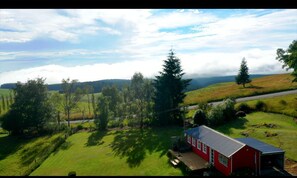 Property grounds - Romantic B&B Cottage Getaway on a Farm in the Countryside near Oamaru, South Island (Oamaru)