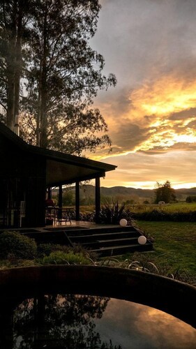 Beautiful Eco-Retreat with Hot-Tub and Breathtaking Countryside Views Geraldine Downs, Canterbury