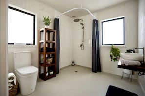 Towels, soap, shampoo, toilet paper