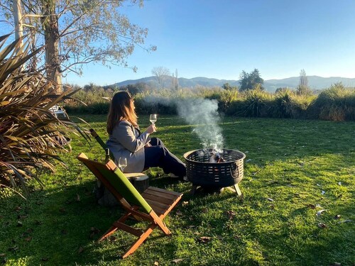Beautiful Eco-Retreat with Hot-Tub and Breathtaking Countryside Views Geraldine Downs, Canterbury