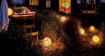 Beautiful Eco-Retreat with Hot-Tub and Breathtaking Countryside Views Geraldine Downs, Canterbury