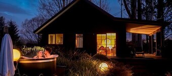Beautiful Eco-Retreat with Hot-Tub and Breathtaking Countryside Views Geraldine Downs, Canterbury