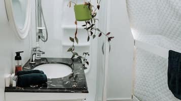Towels, soap, shampoo, toilet paper