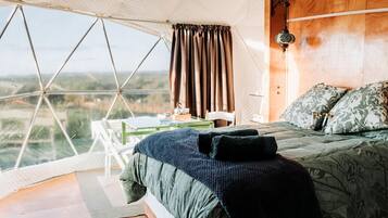 1 bedroom, bed sheets