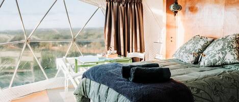 1 bedroom, bed sheets