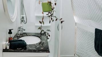 Towels, soap, shampoo, toilet paper