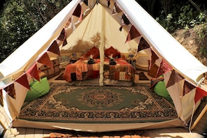 1 bedroom, bed sheets